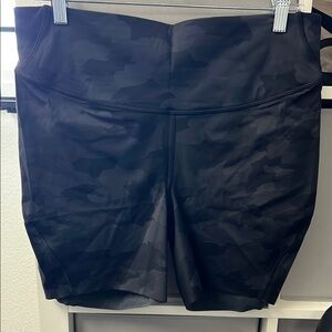 Lululemon Base Pace Black Camouflage Athletic Shorts 6”. Size 14. NWT